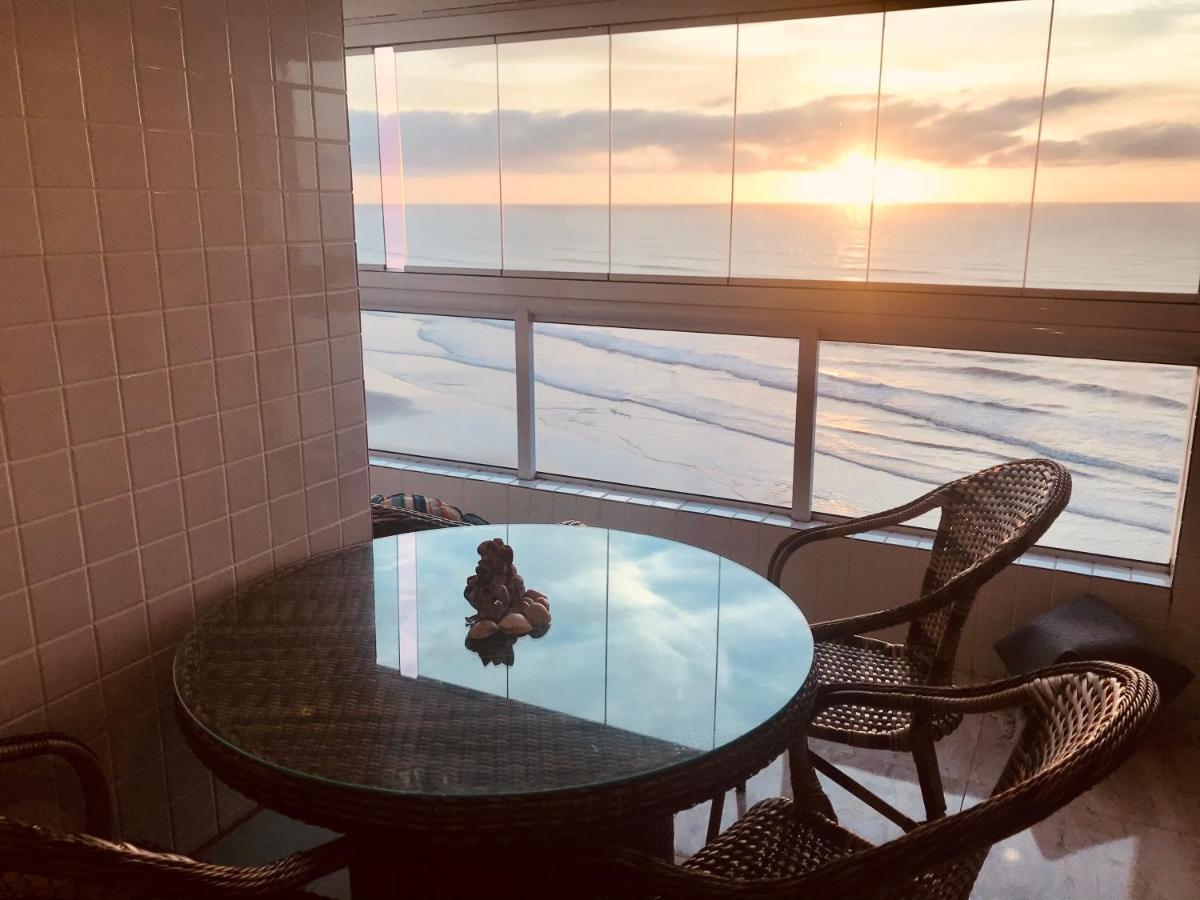 Mongagua Com Vista Para O Mar Pe Na Areia Екстериор снимка