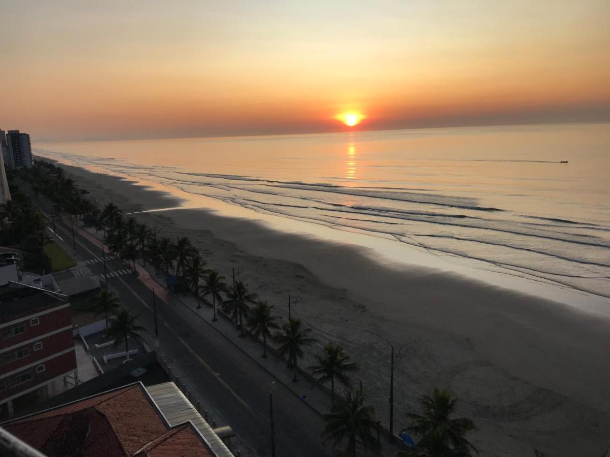 Mongagua Com Vista Para O Mar Pe Na Areia Екстериор снимка